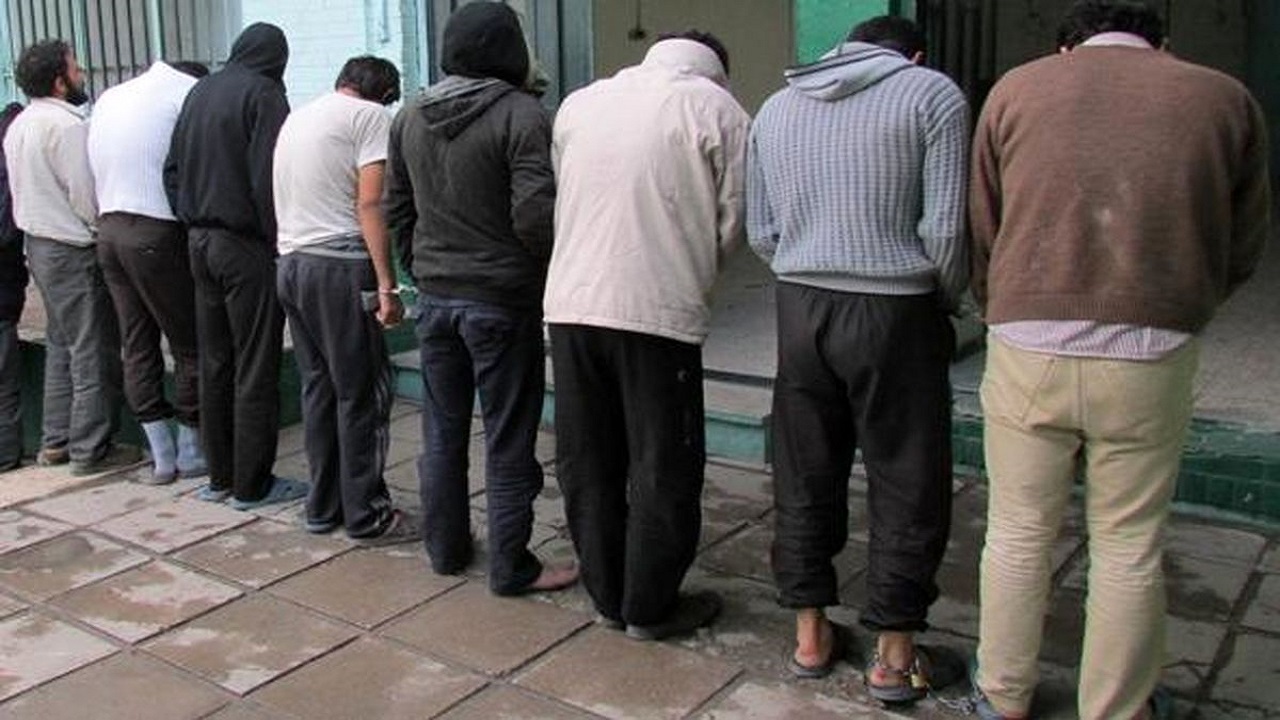 دستگیری ۸ سوداگر مرگ در آبدانان