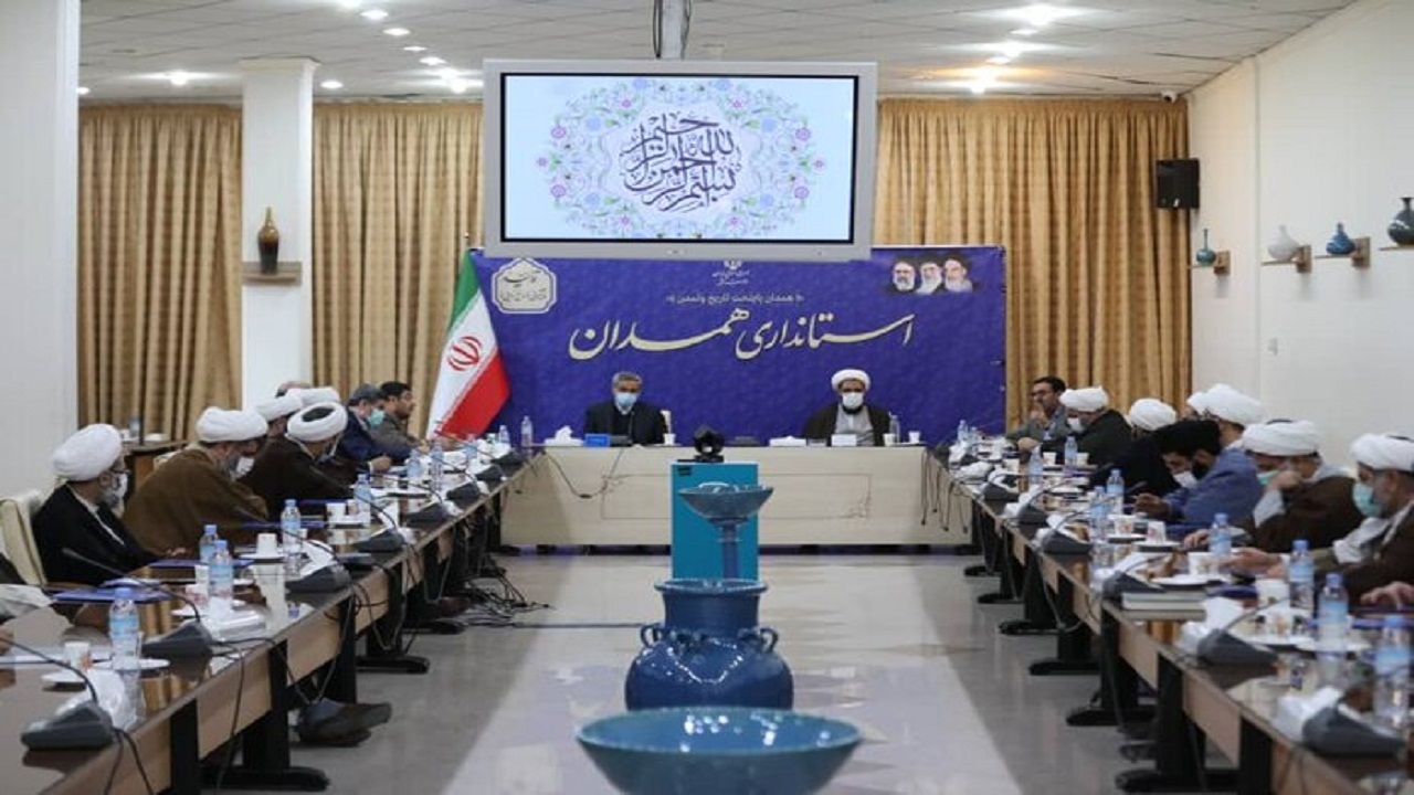 ائمه جمعه نقش موثری در مبارزه جدی با فساد و رانت داشته باشند