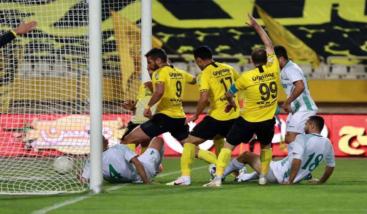 نفت مسجد سلیمان- استقلال؛ آبی&zwnj;ها به دنبال قهرمانی نیم فصل بعد از ۱۰ سال / پرسپولیس- فجرشهید سپاسی؛ سرخپوشان تحت الشعاع استعفای صدری