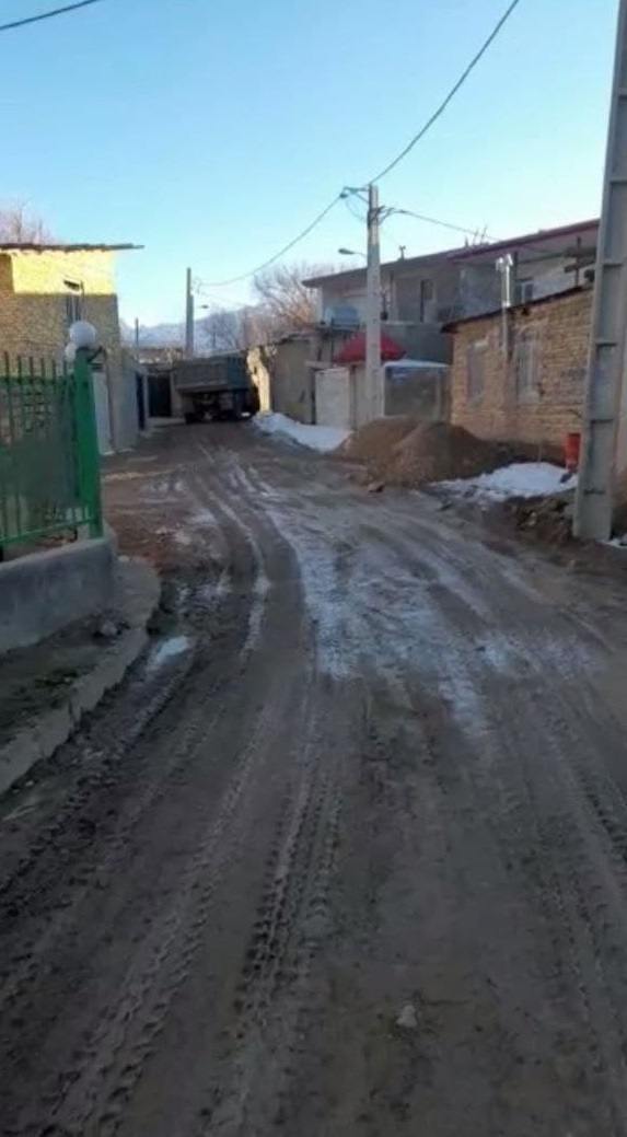 بهسازی معابر با همت اهالی روستای خروس دره + تصاویر