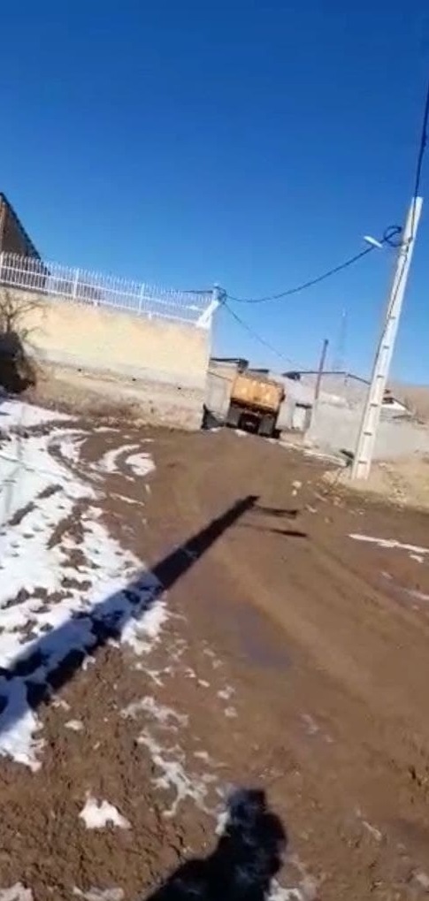 بهسازی معابر با همت اهالی روستای خروس دره + تصاویر