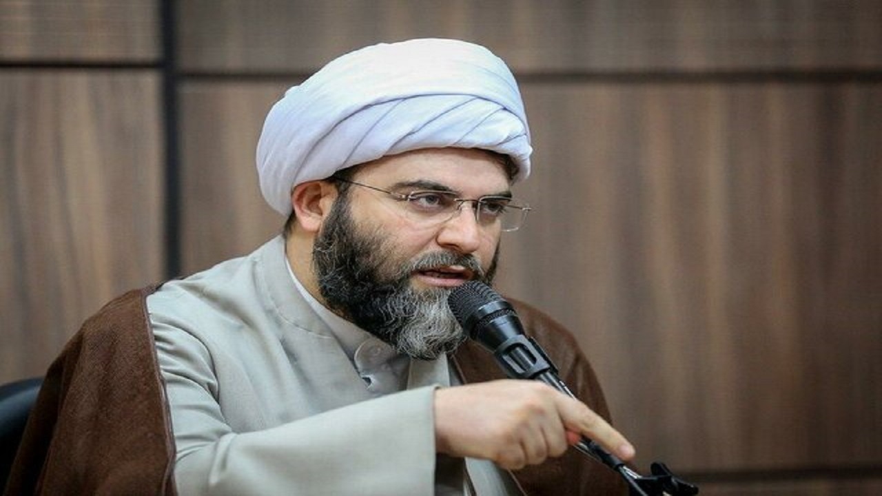 موثران فرهنگی به میدان بیایند