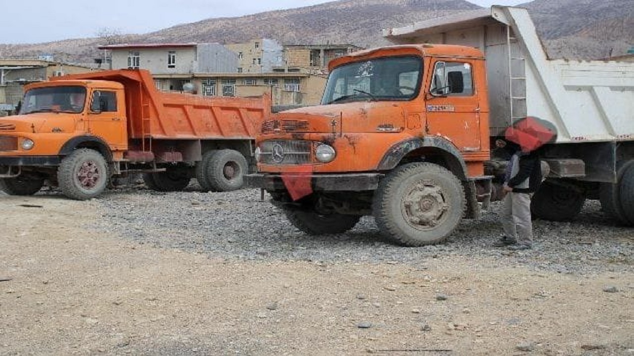 توقیف ۲ دستگاه کامیون با پلاک جعلی در ملکشاهی