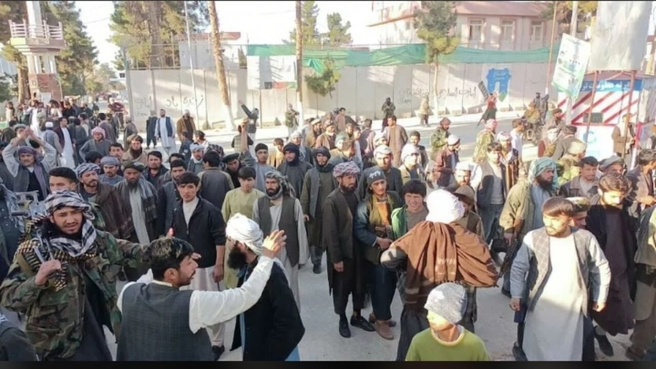 شهروندان ازبک تبار برای آزادی مخدوم عالم تظاهرات کردند