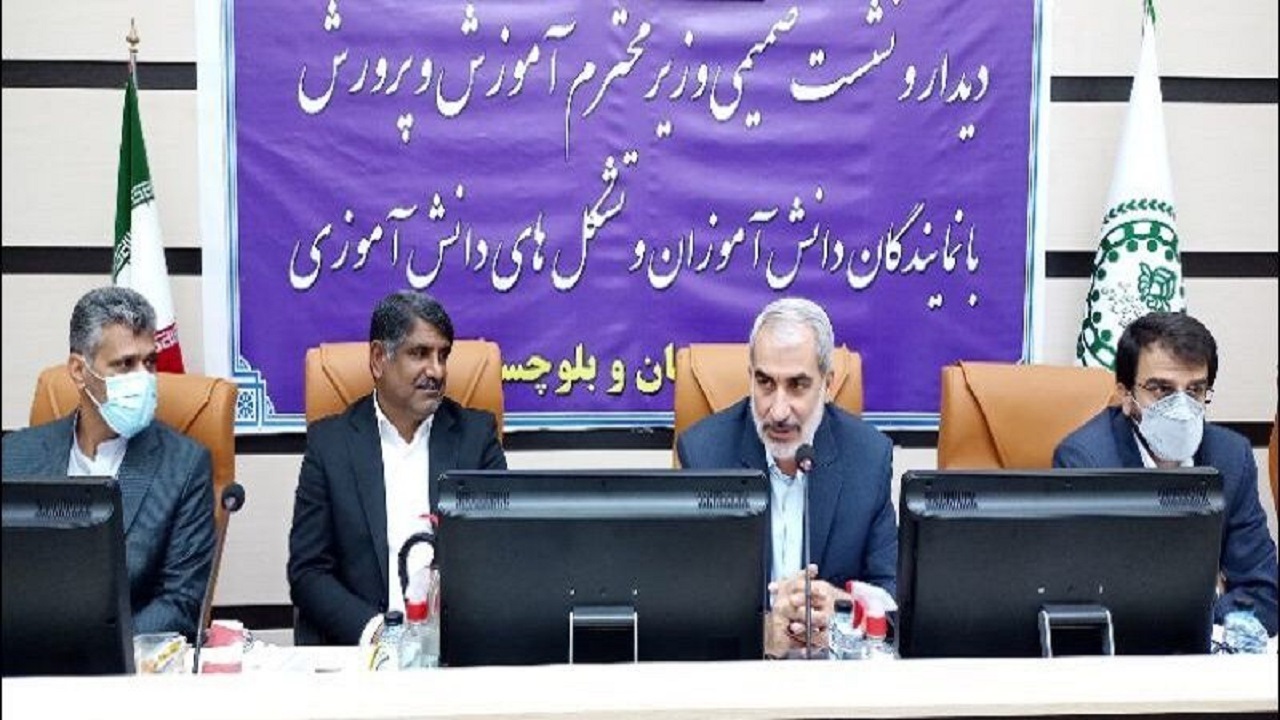 کارایی یک دانش آموز کارآفرین بیشتر از هزاران محصل حافظه محور است