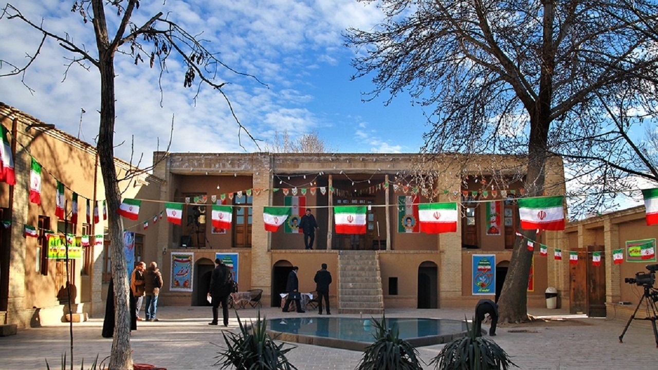 برنامه ریزی برای ایام الله دهه فجر در زادگاه امام خمینی (ره)