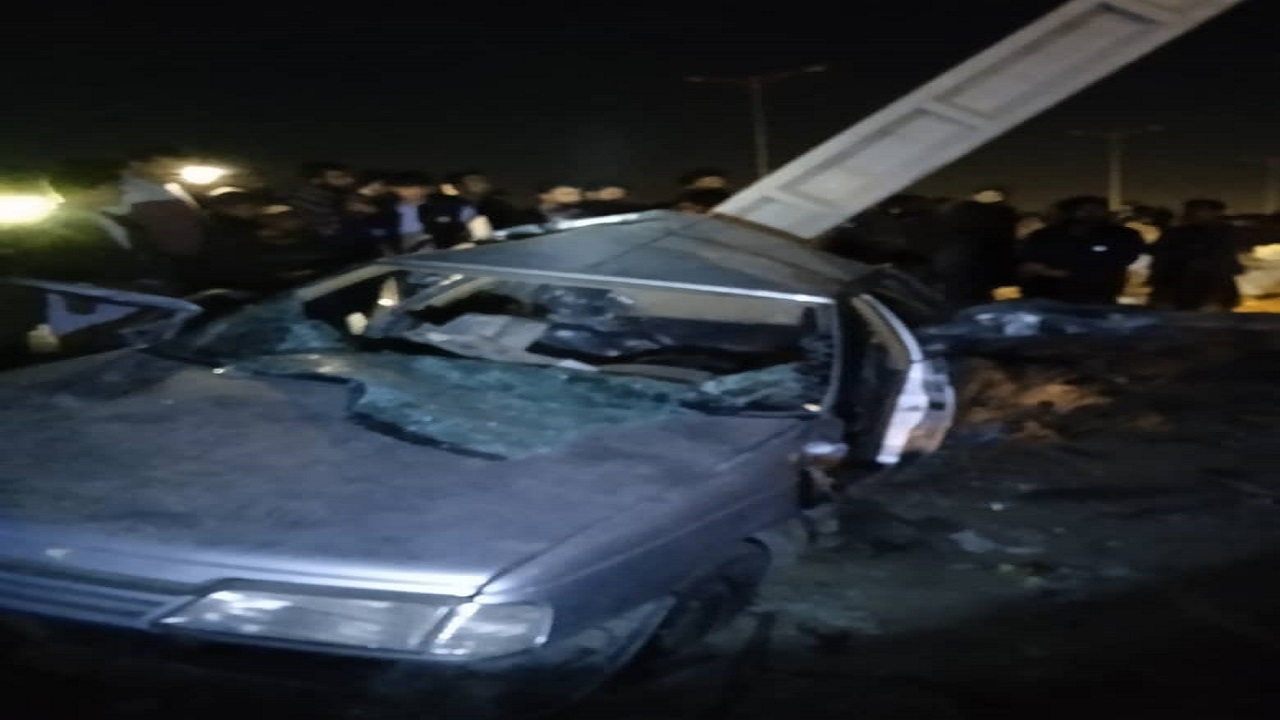 برخورد خودرو با تیر برق کلاته تا منزل آب زاهدان را به خاموشی برد