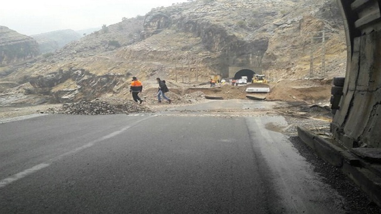 بازگشایی موقت مسیر آزاد راه خرم آباد به پل زال یک هفته زمان می برد