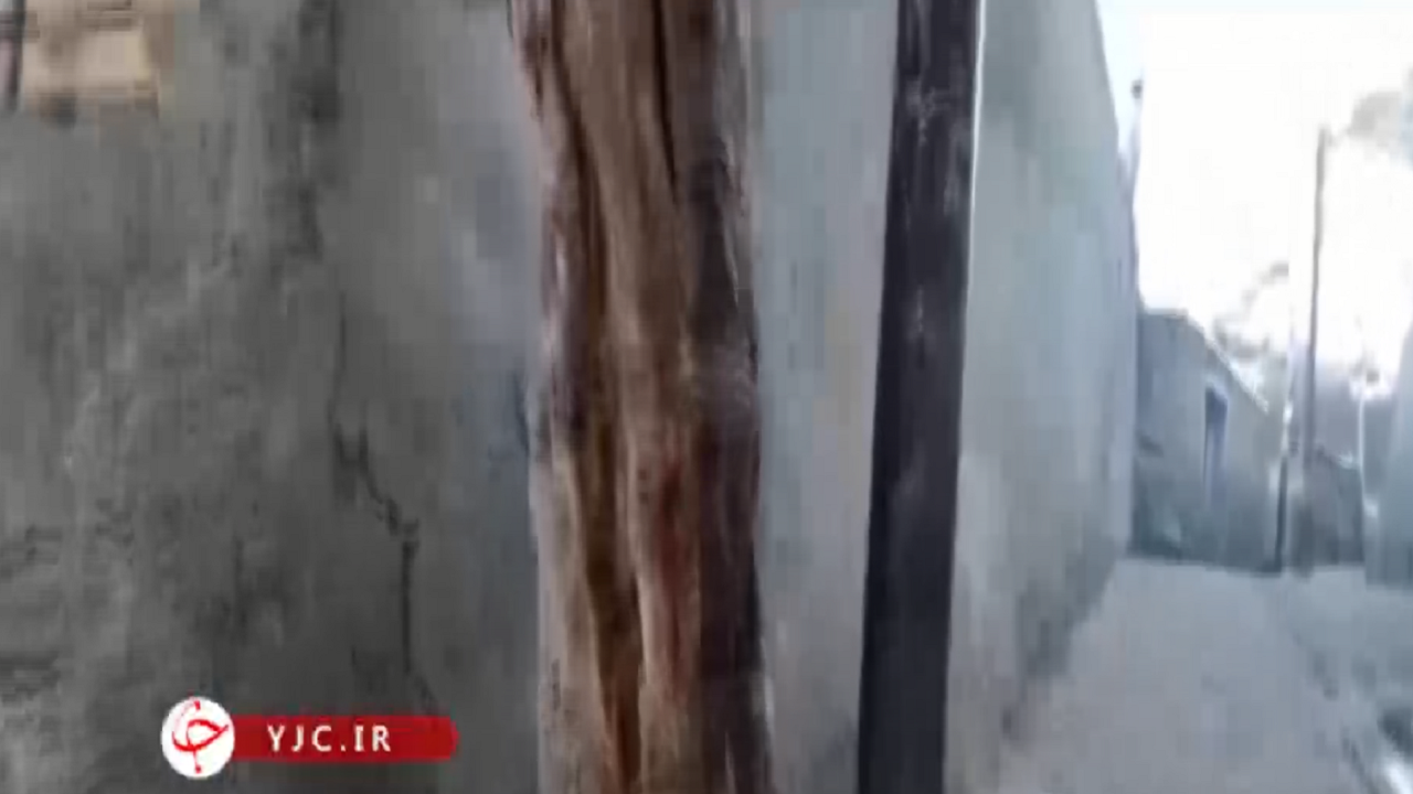 فرسودگی تیر برق در روستای اینجار+فیلم