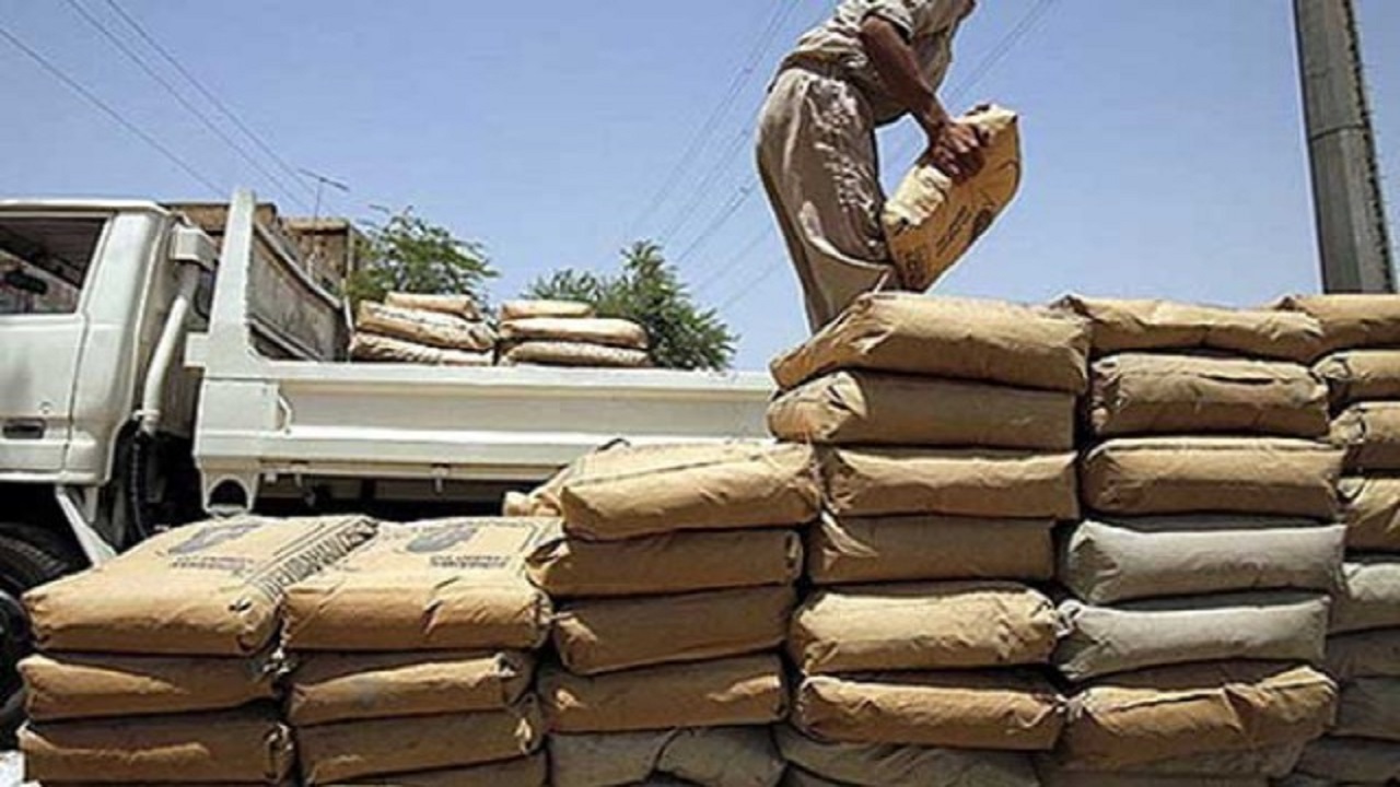 یک انبار پر از سیمان احتکاری