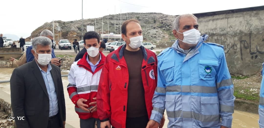 رهاسازی ۴۴۱ خودرو گرفتار در برف و کولاک در فارس