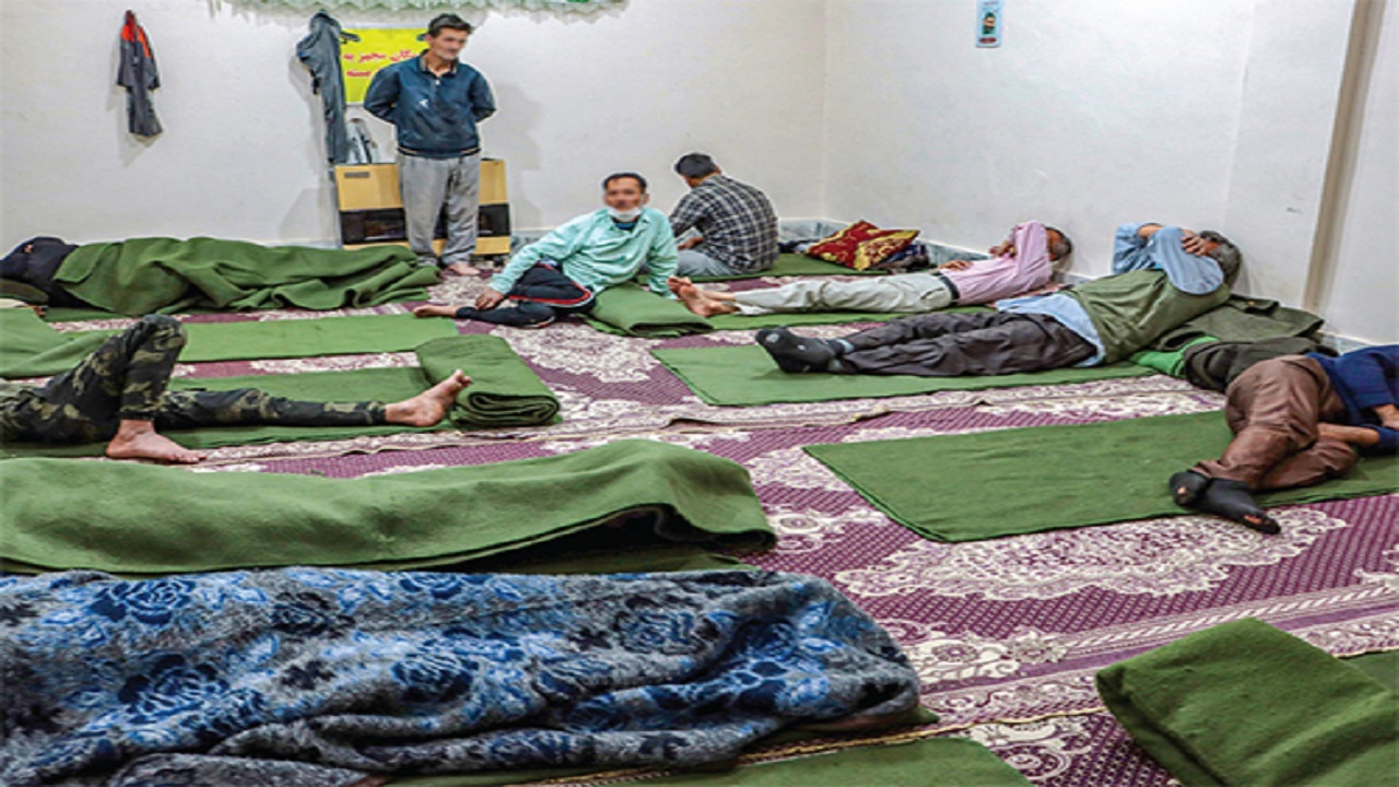 میزبانی یک مسجد قدیمی در مشهد از افراد بی خانمان