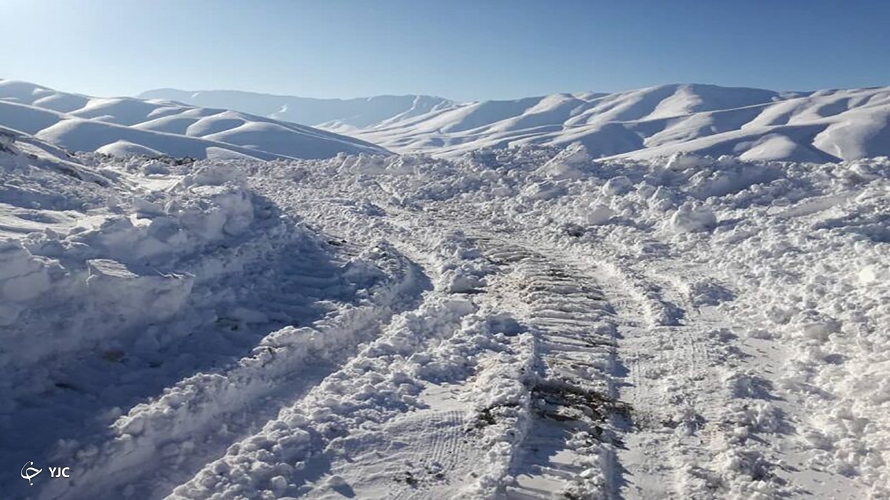 ۹۰ روستای مهاباد همچنان در محاصره برف قرار دارد