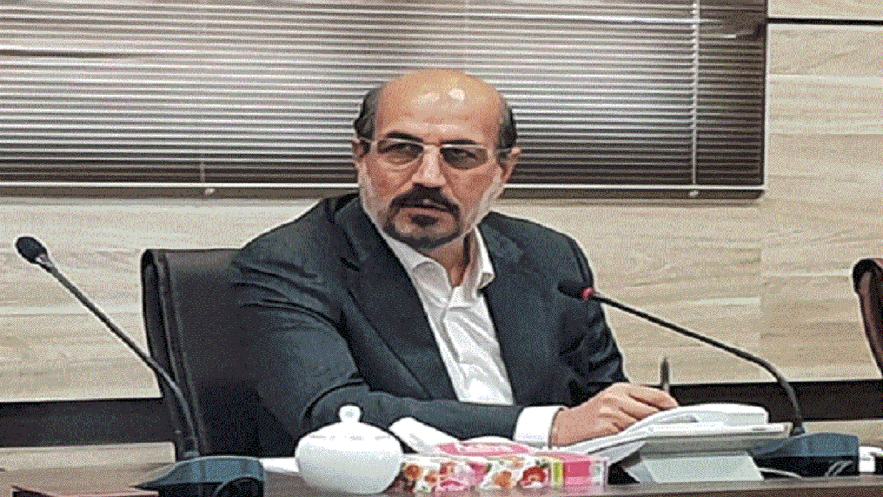 در شهرداری‌ها و بسیاری از اداره‌ها تکریم ارباب رجوع وجود ندارد