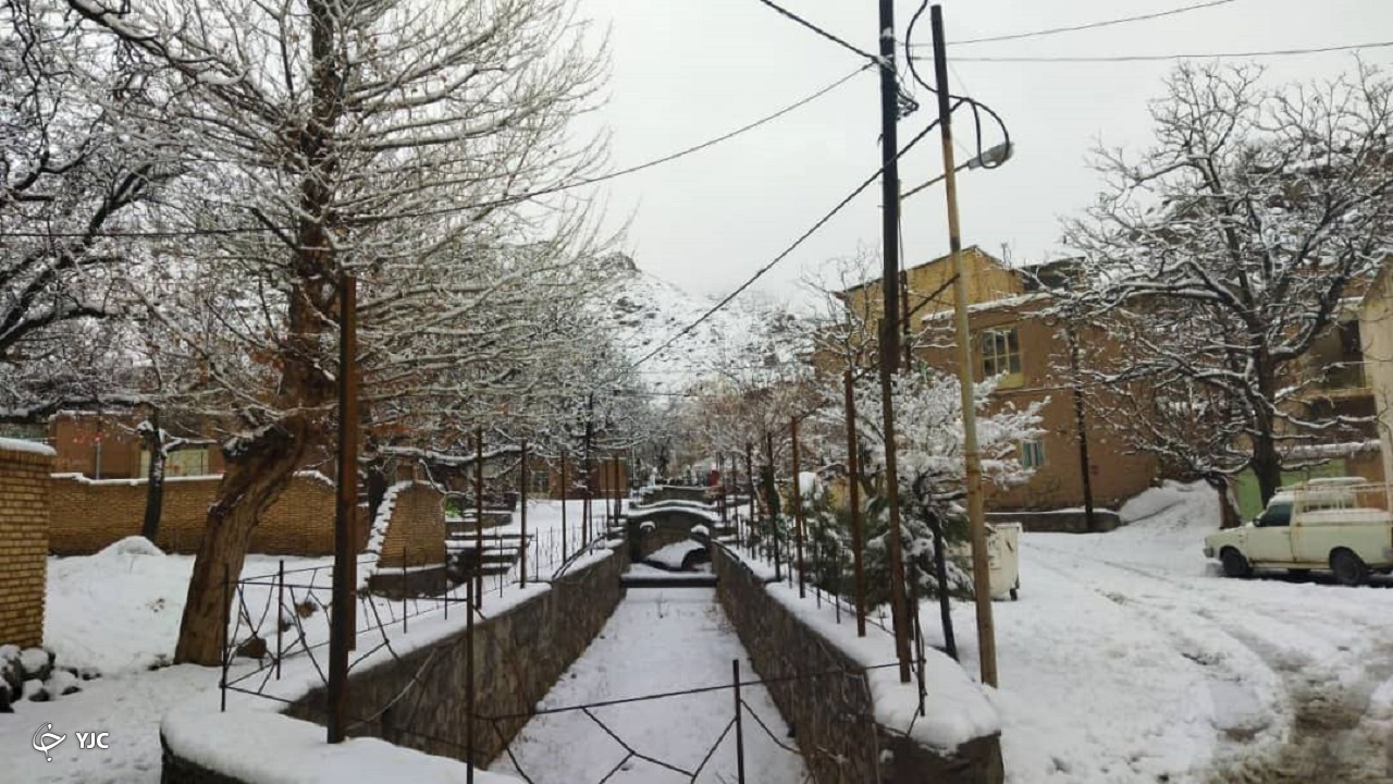 بارش برف در روستای پندر شهرستان تفت