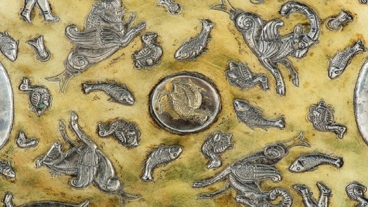 بشقاب سیمین در موزه باستان شناسی گیلان به نمایش در می‌آید