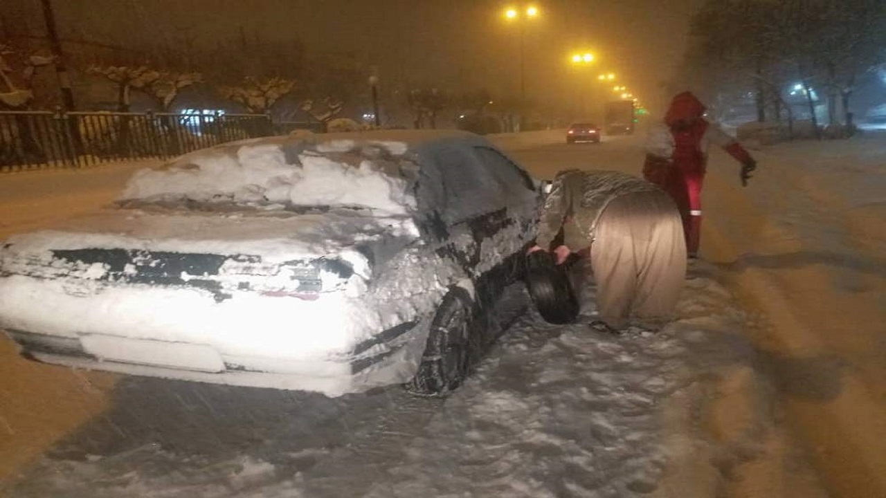 امدادرسانی به ۶۸۰ نفر گرفتار در برف و کولاک در کردستان