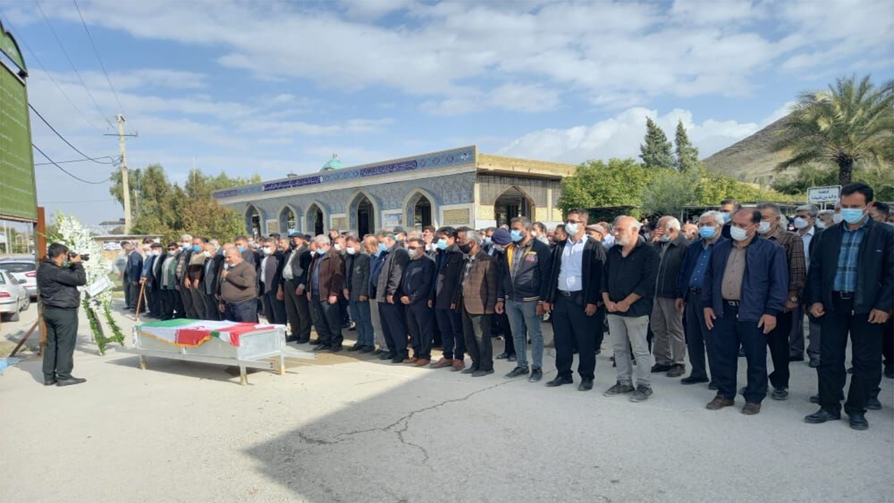 وداع با پیکر مادر ۲ شهید در کازرون