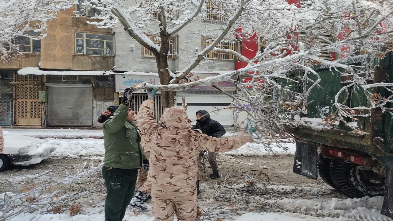 مشارکت سپاه و شهرداری برای خدمات رسانی در شهر سنندج