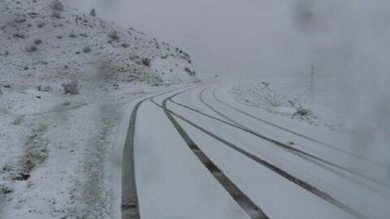 راه ارتباطی ۱۲۰ روستای کوهرنگ قطع شد