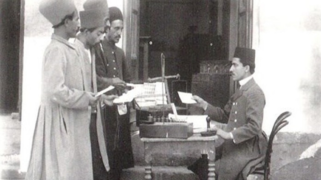 «استخدام دولتی» روشی ۱۰۰ ساله برای فرار از بیکاری! / کارمندی از «نوکری دولت» تا «امنیت شغلی»! «استخدام دولتی» روشی ۱۰۰ ساله برای فرار از بیکاری! / کارمندی از «نوکری دولت» تا «امنیت شغلی»!