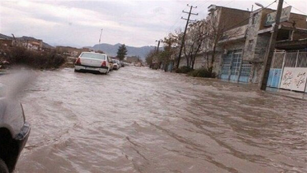 تازه‌ترین اخبار از بارش‌ها در شهرستان‌های فارس/انسداد چند راه‌ ارتباطی