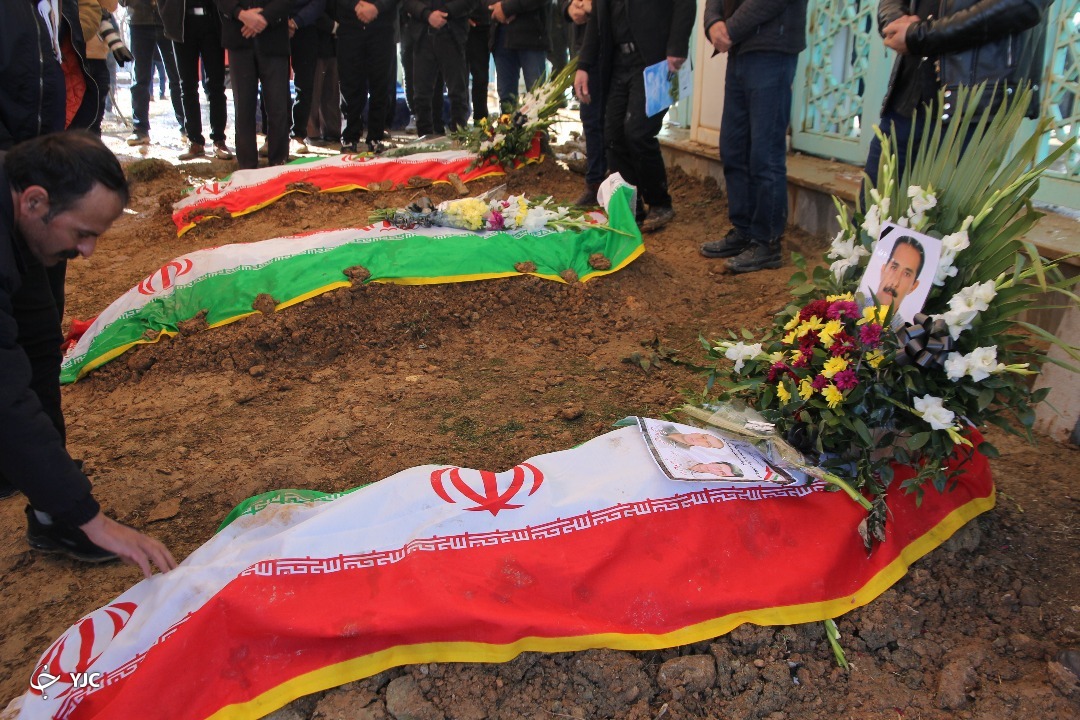 وداع هفشجانی‌ها با پیکر صنعتگران جانباخته+ تصاویر