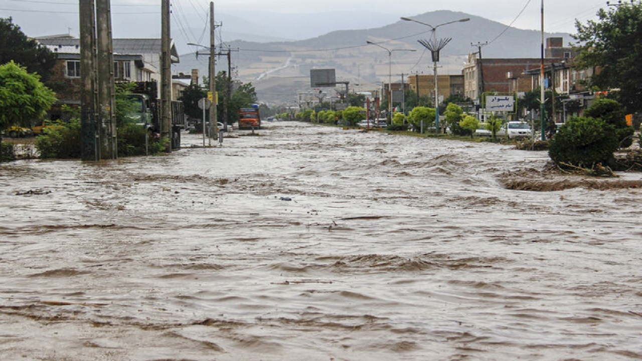 سیلاب مهمان خانه‌های روستای تلخواب رویین‌تن + فیلم