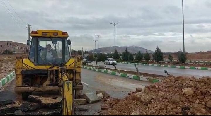 ترکیدگی لوله؛ علت آب گرفتگی زیرگذر شهرک آرین