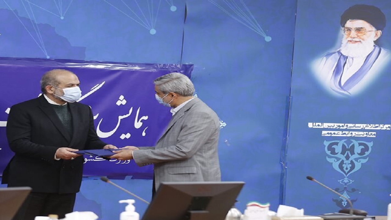 ازاستاندار همدان به عنوان رئیس شورای آموزش و پرورش برتر کشور تجلیل شد
