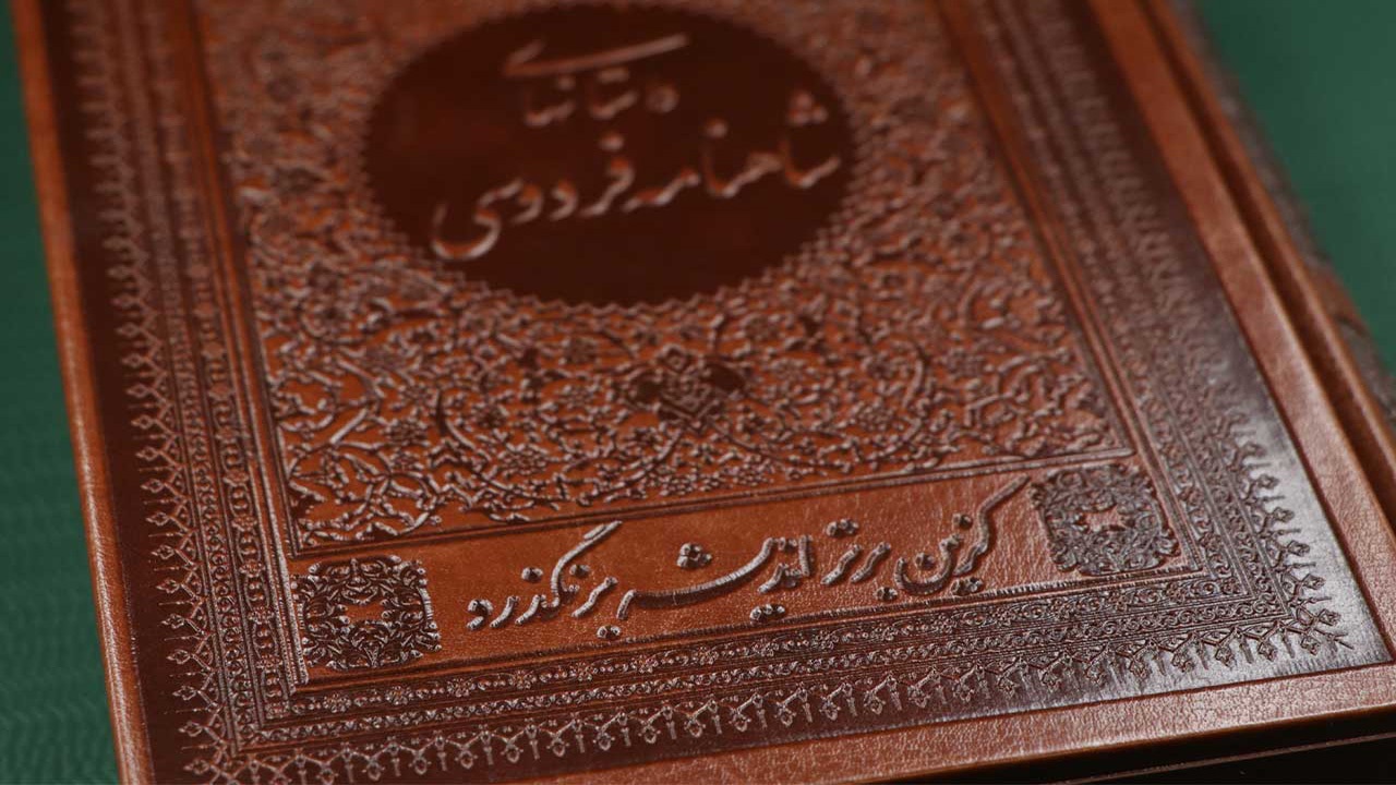علاقه مردم جمهوری آذربایجان به کتاب‌های ایرانی + فیلم