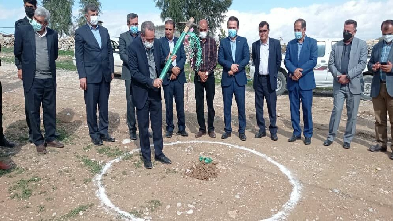 کلنگ زنی پنج طرح عمرانی در شهرستان کهگیلویه