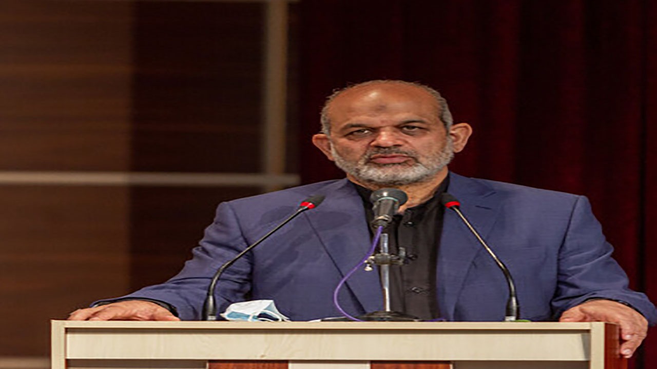 وزیر کشور وارد فرودگاه جیرفت شد