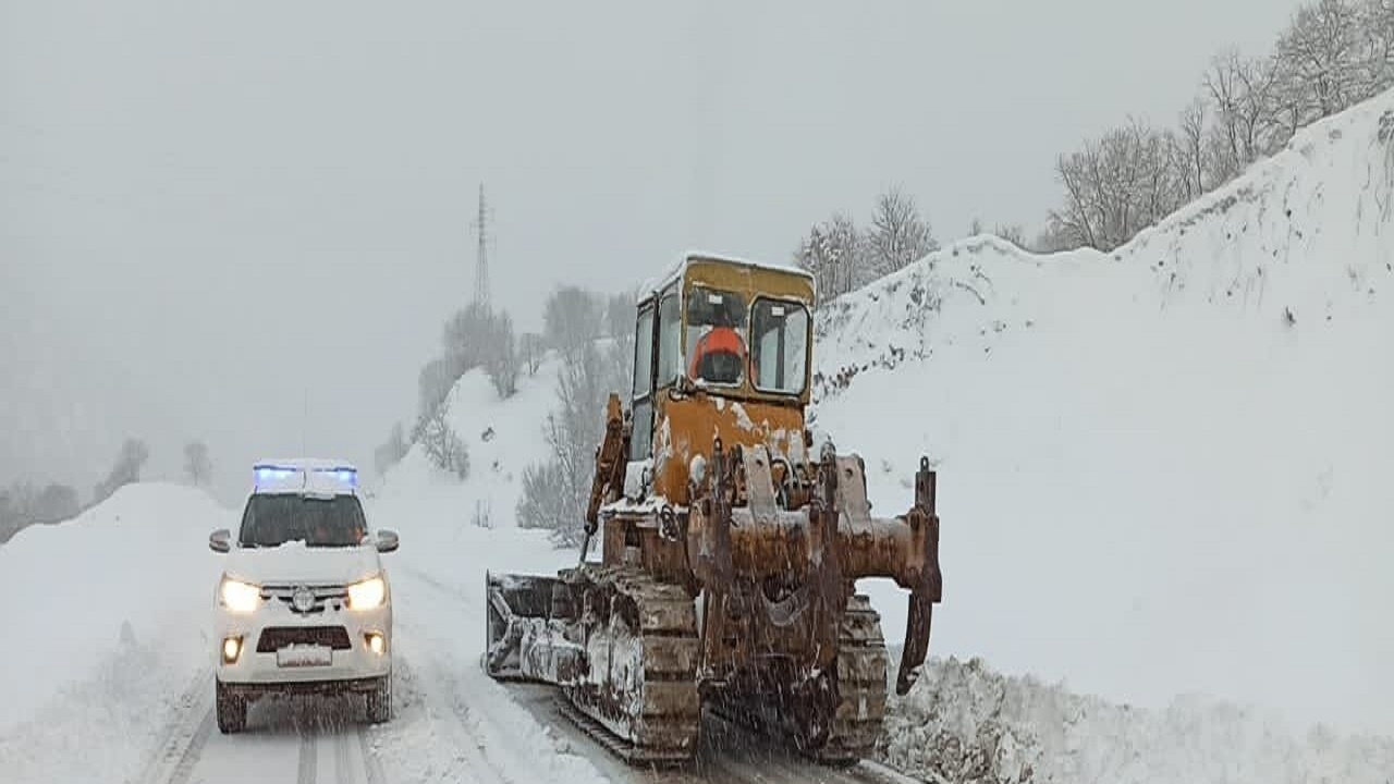 راه ۱۲۰ روستای هشترود بازگشایی شد
