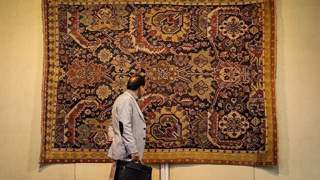 نقوش قدیمی در معرض دید مردم است