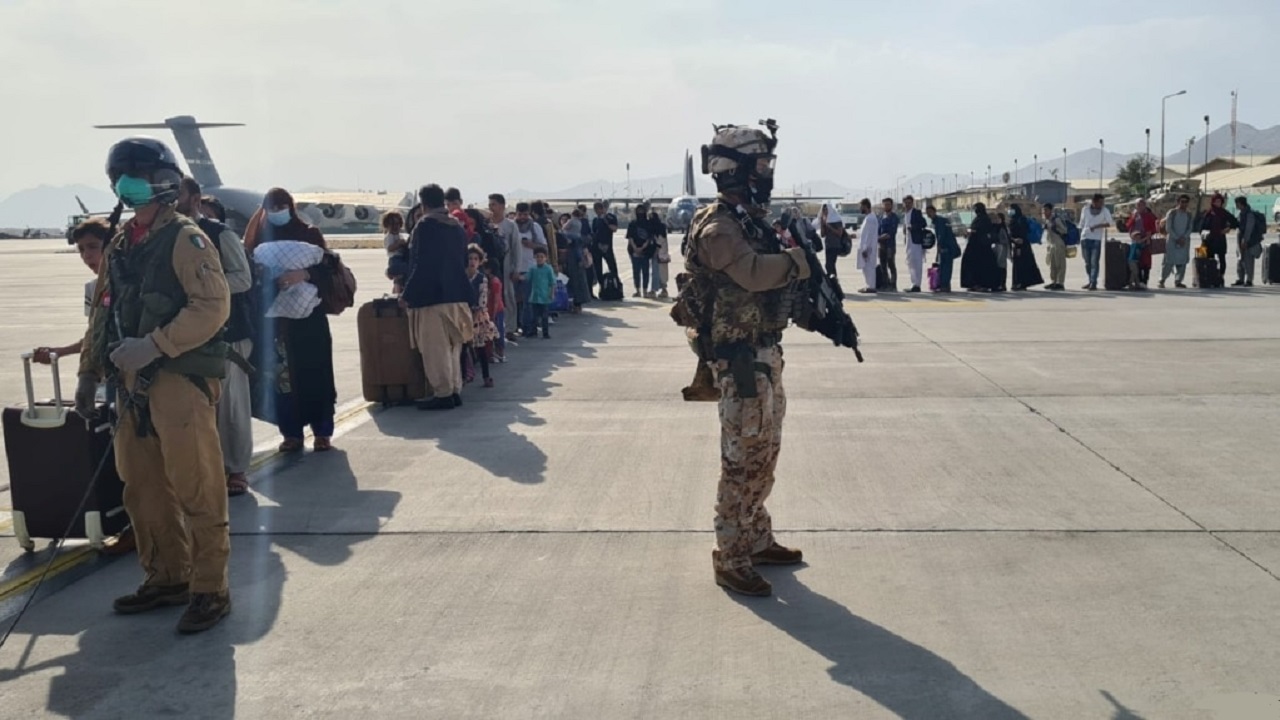 بریتانیا برنامه اسکان مجدد ۲۰ هزار شهروند افغانستانی را آغاز می‌کند