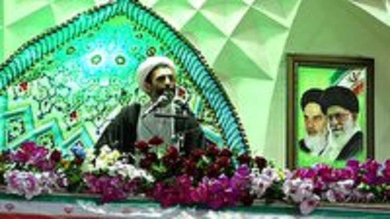 ایران در برابر زور گویی جهان خواران ایستاده است