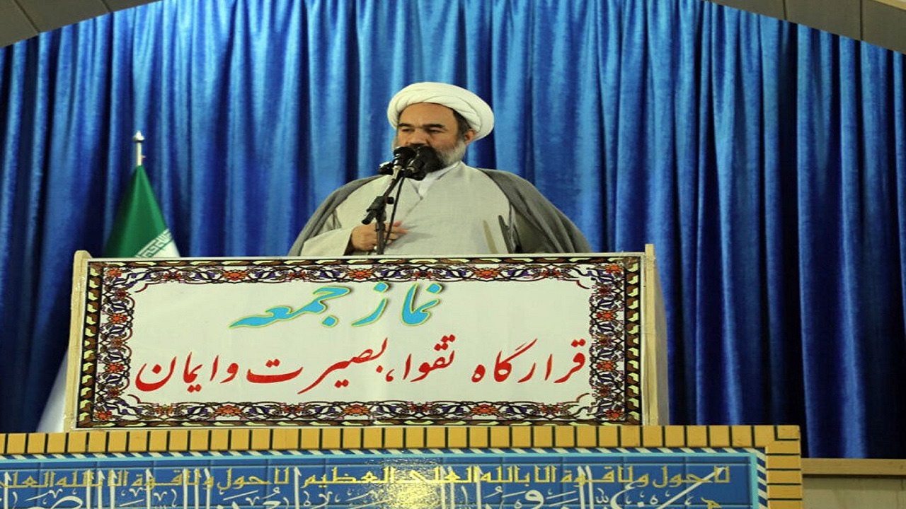گوش دادن به فرامین رهبر معظم انقلاب باعث رهایی جامعه از گرفتاری است