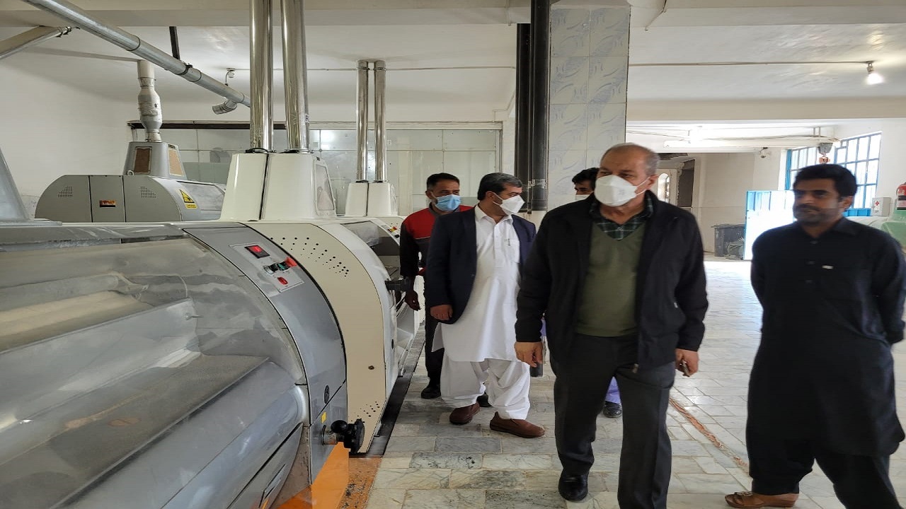 بازدید مدیرکل غله  از کارخانجات آرد وحدت سراوان