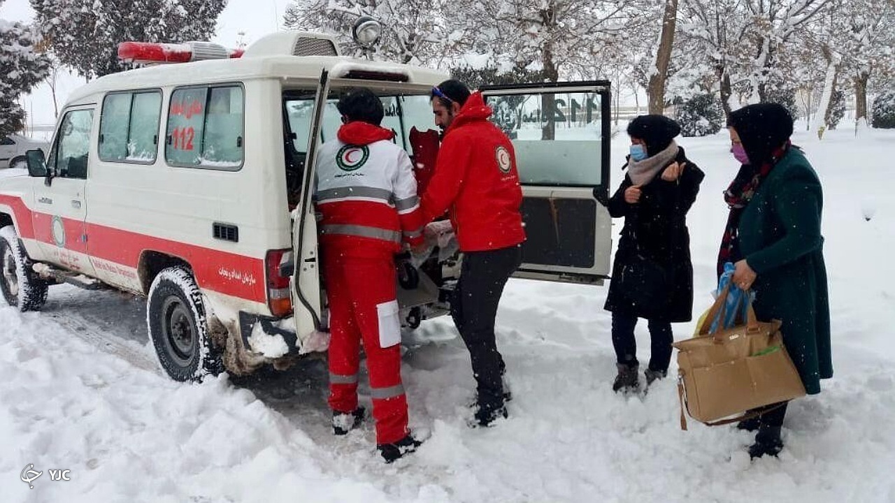 ۶ مادر باردار در پیرانشهر امدادرسانی شدند