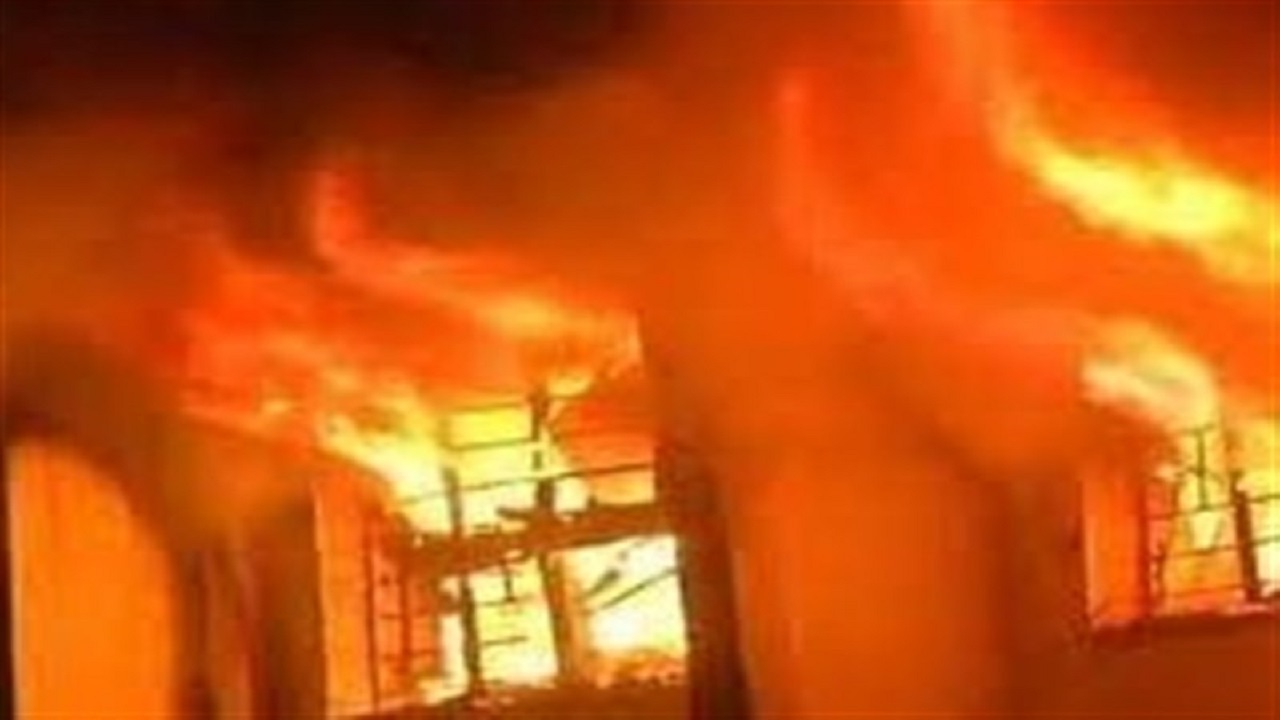 مهار آتش کارخانه ریسندگی در مورچه خورت شاهین شهر