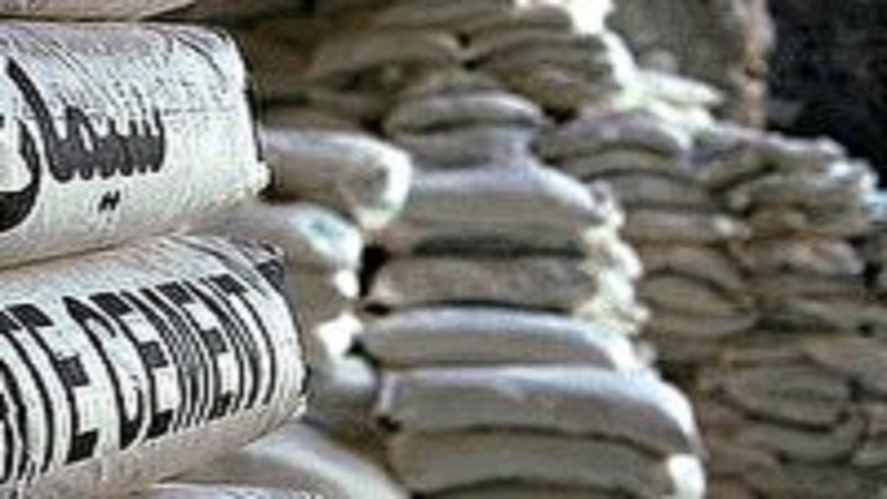 توقیف تریلی با بار سیمان قاچاق در دشتیاری