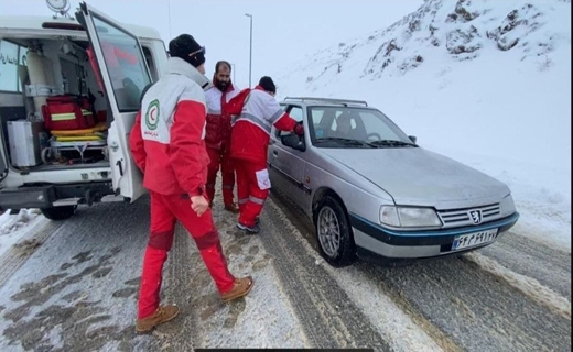 رها سازی ۹۲ دستگاه خودرو گرفتار شده در برف و کولاک در استان آذربایجان غربی