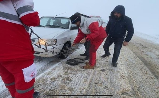 رها سازی ۹۲ دستگاه خودرو گرفتار شده در برف و کولاک در استان آذربایجان غربی