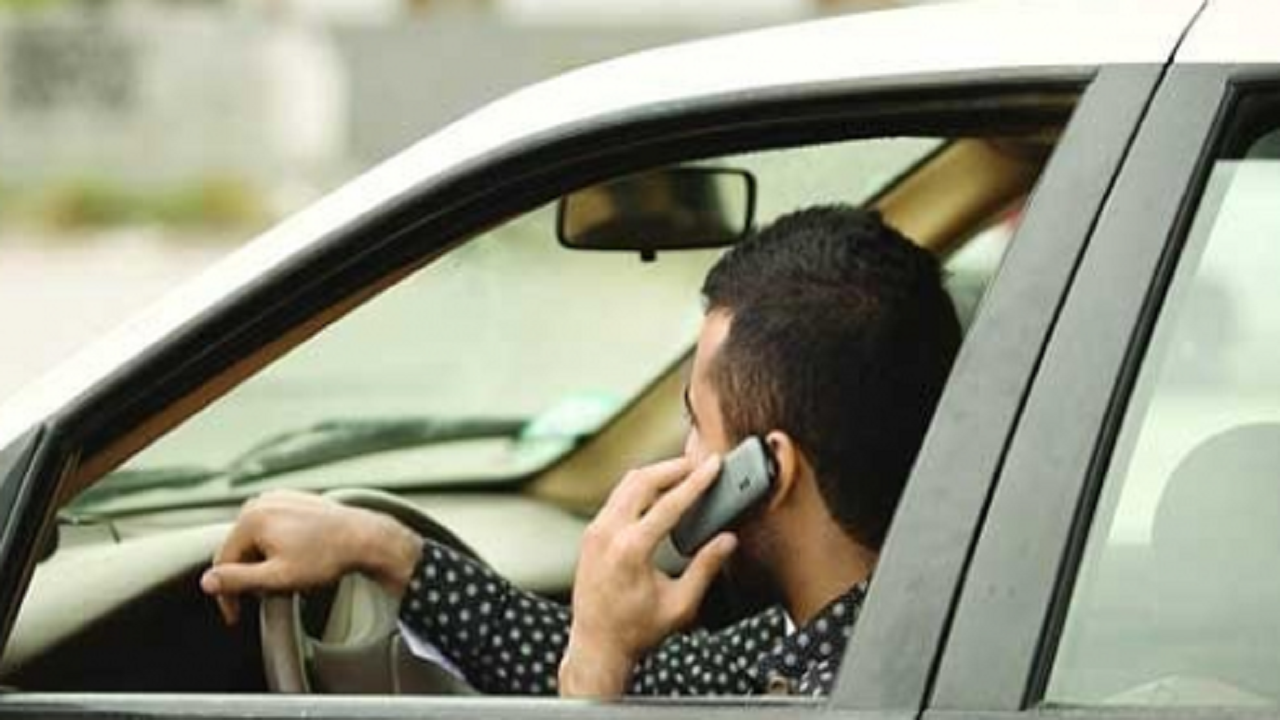 آمار بالای تخلف استفاده از تلفن همراه در حین رانندگی