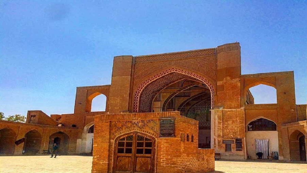 مسجد جامع قدیم قاین، مدفون در زیر خاک
