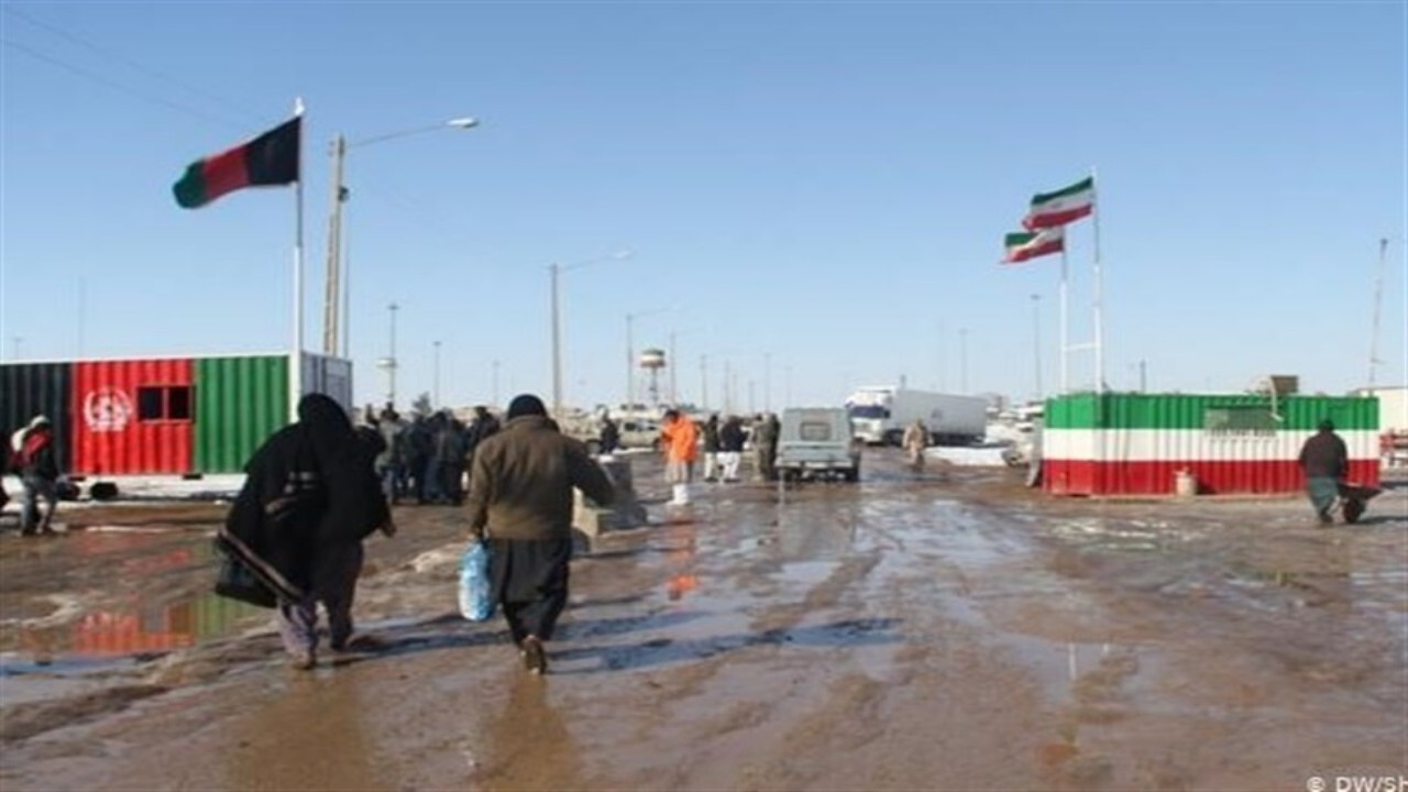 ازدحام هزاران نفر در گذرگاه مرزی اسلام قلعه