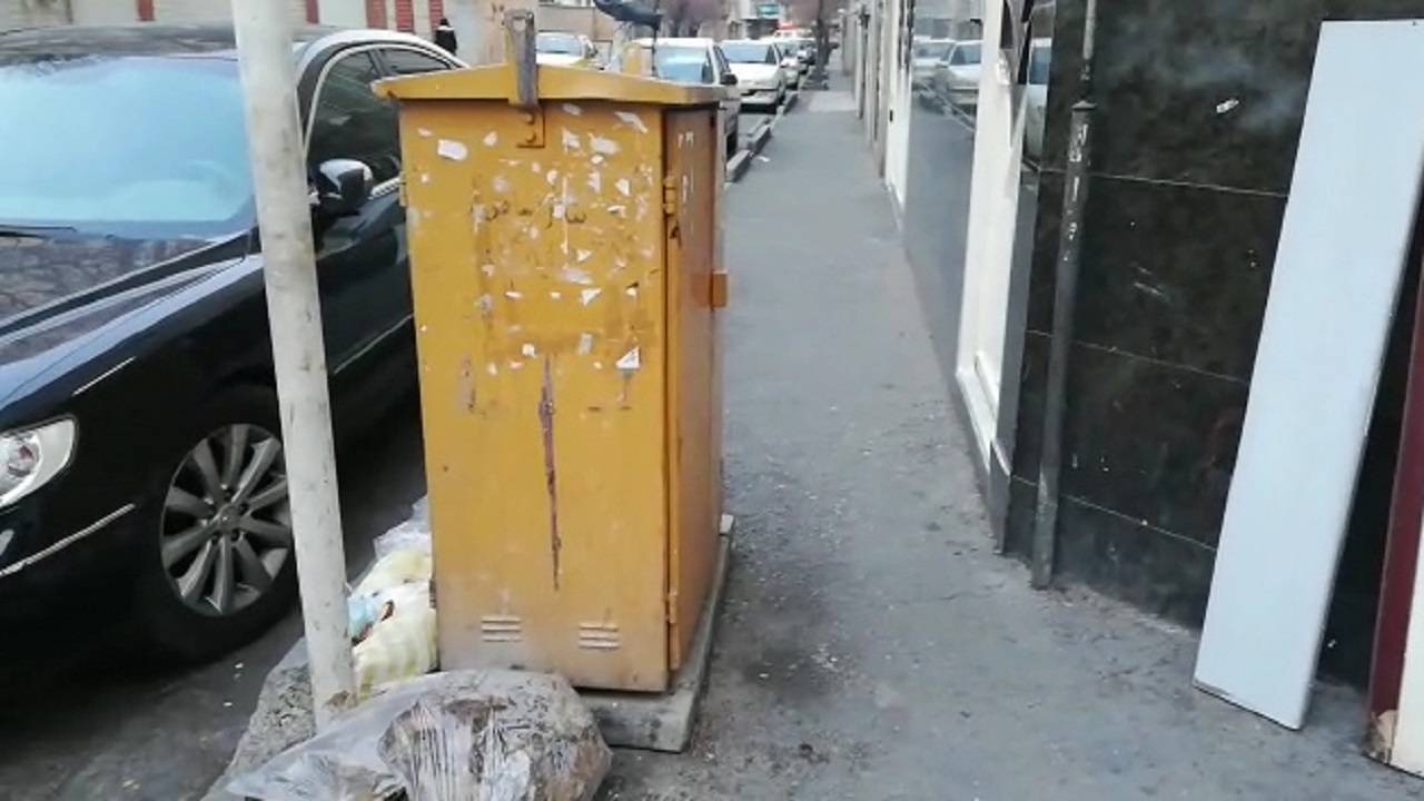 سبز شدن پست برق در پیاده رو؛ حکایت تلخ شهروندان تهرانی + فیلم