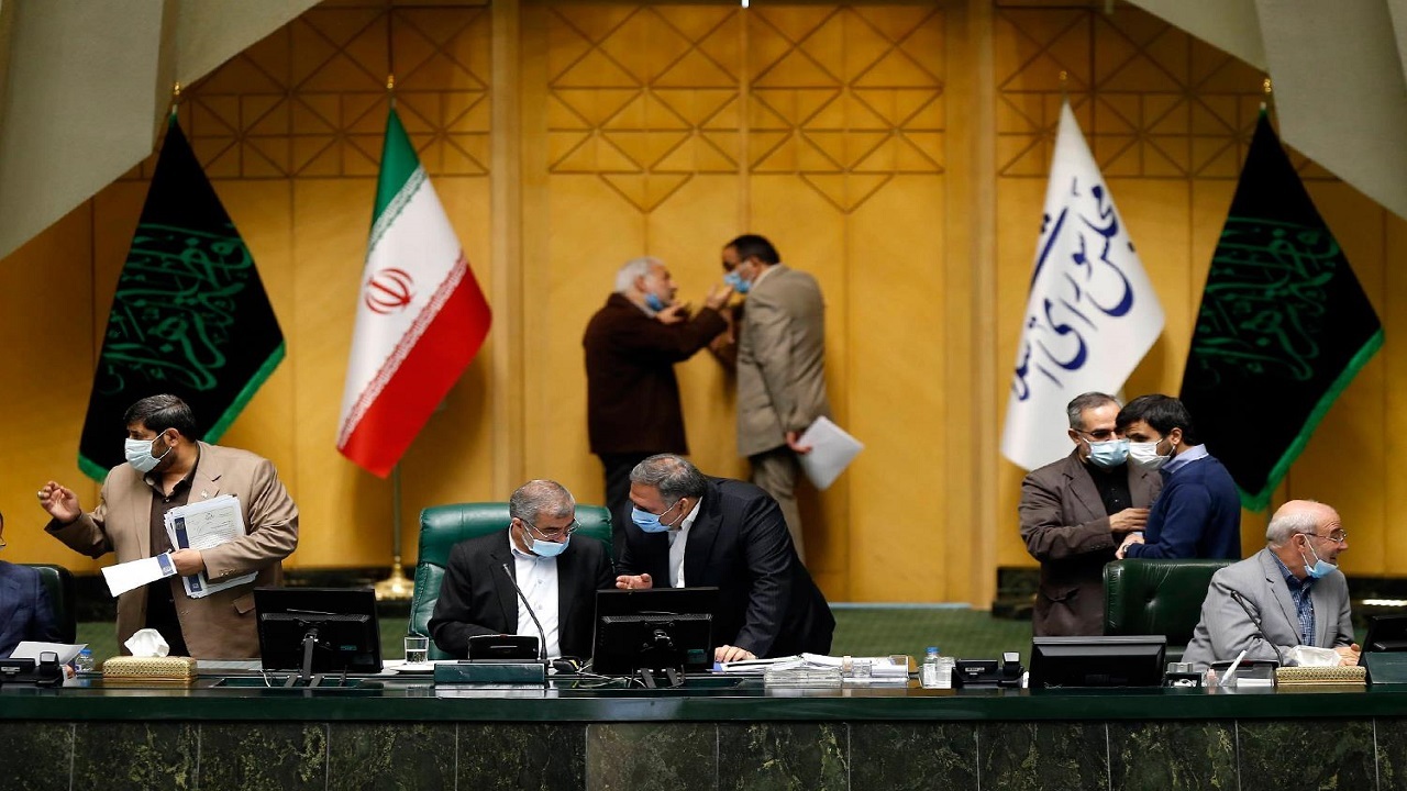 کسی حواسش به اصلاحیه آزمون وکالت بود؟/ گفتند فرماندار را از اعضای ستاد فلانی معرفی کنید