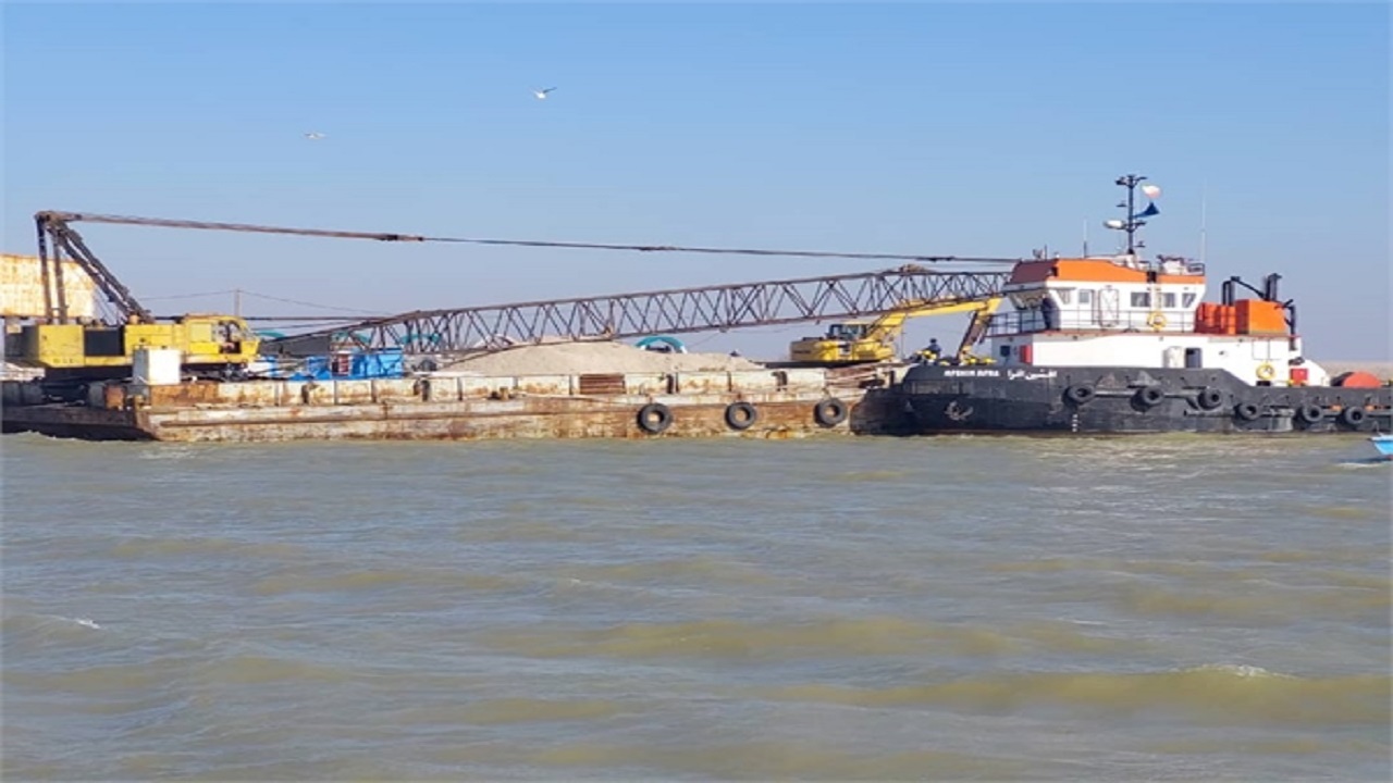 بارج رها شده در اروندرود پهلو گرفت